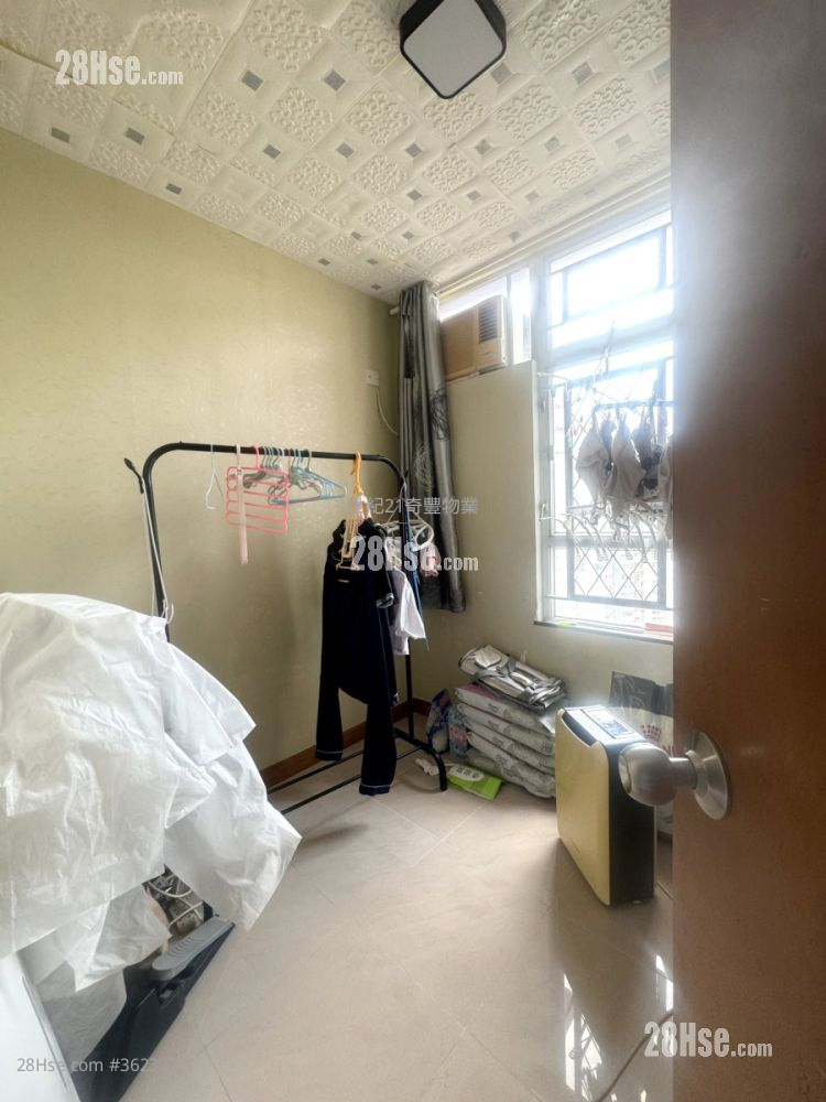 Cheong Shing Court Sell 3 Bedrooms , 2 Bathrooms 650 ft² Cheong Shing Court Sell 3 Bedrooms , 2 Bathrooms 650 ft²