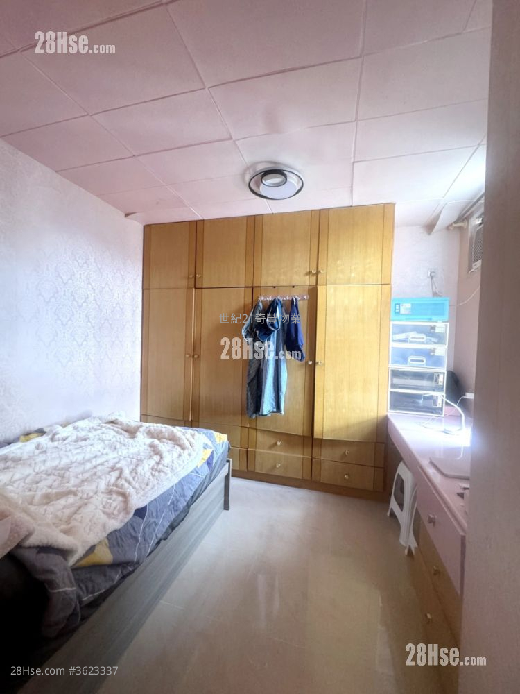 Cheong Shing Court Sell 3 Bedrooms , 2 Bathrooms 650 ft² Cheong Shing Court Sell 3 Bedrooms , 2 Bathrooms 650 ft²