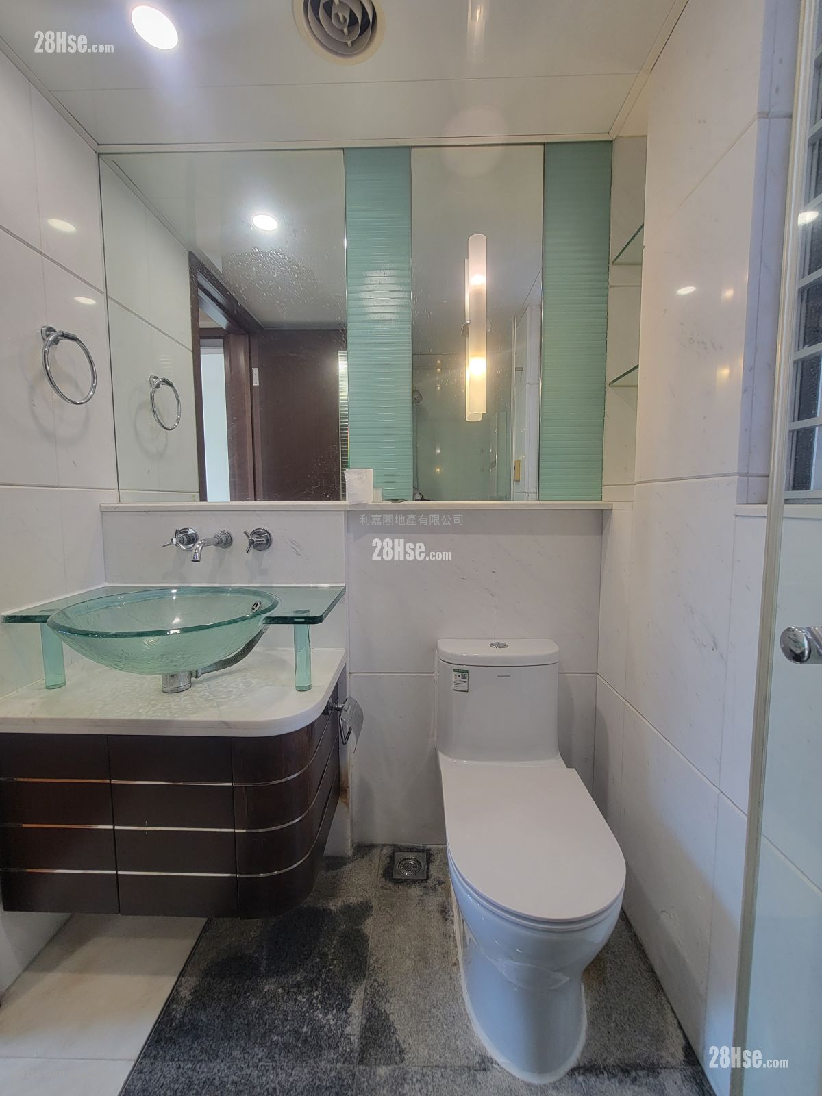 The Harbourside Rental 2 Bedrooms , 2 Bathrooms 750 ft² The Harbourside Rental 2 Bedrooms , 2 Bathrooms 750 ft²