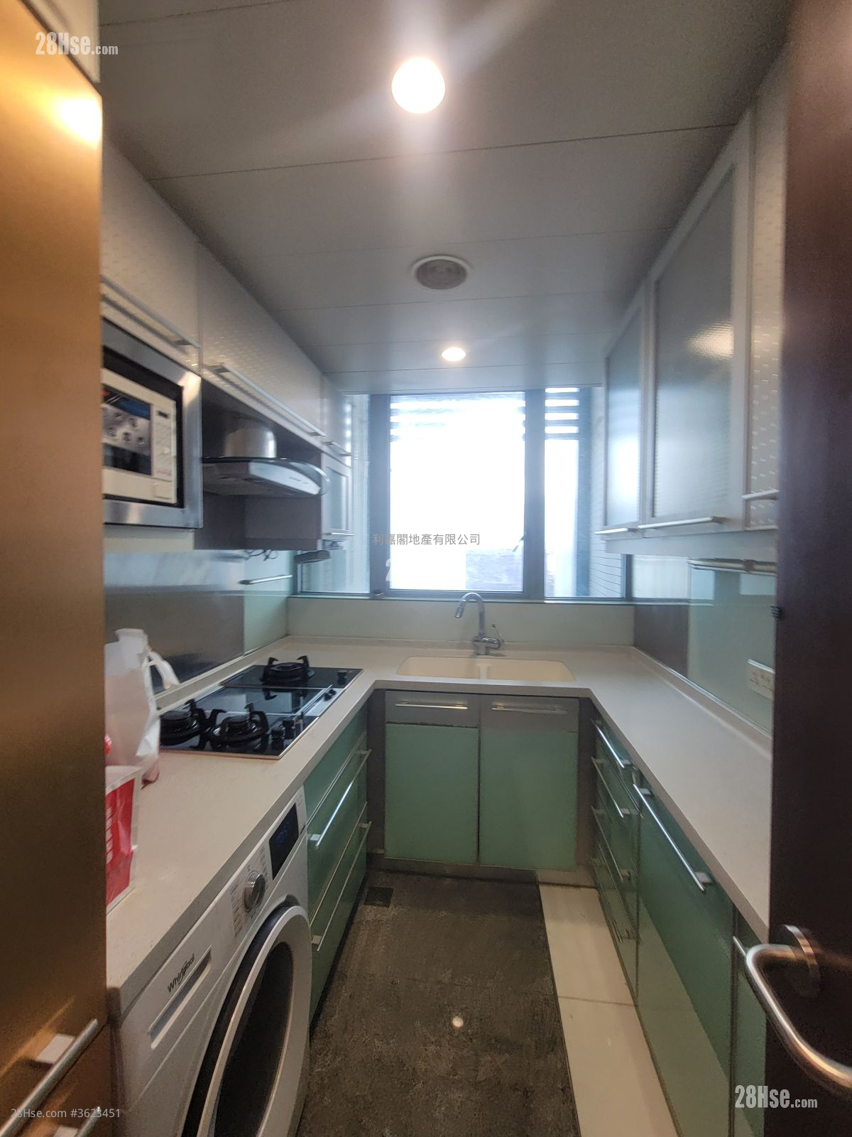 The Harbourside Rental 2 Bedrooms , 2 Bathrooms 750 ft² The Harbourside Rental 2 Bedrooms , 2 Bathrooms 750 ft²