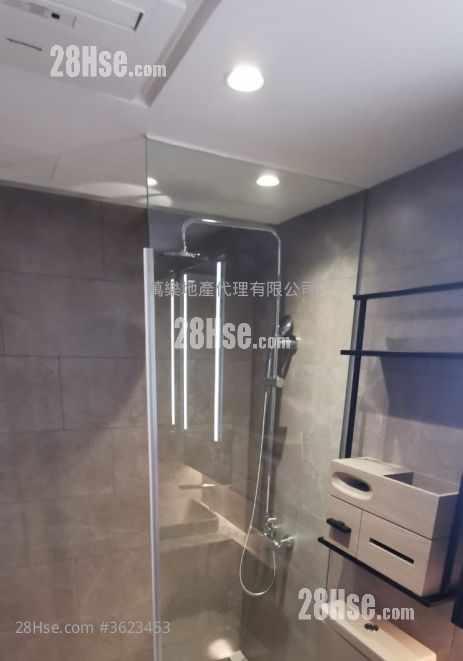 Atrium House Sell 3 Bedrooms , 1 Bathroom 577 ft² Atrium House Sell 3 Bedrooms , 1 Bathroom 577 ft²