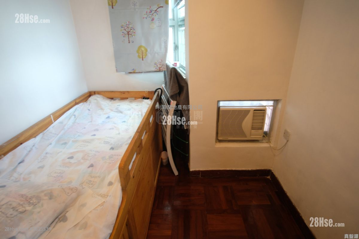 Lung Cheung Garden Sell 2 Bedrooms 369 ft² Lung Cheung Garden Sell 2 Bedrooms 369 ft²