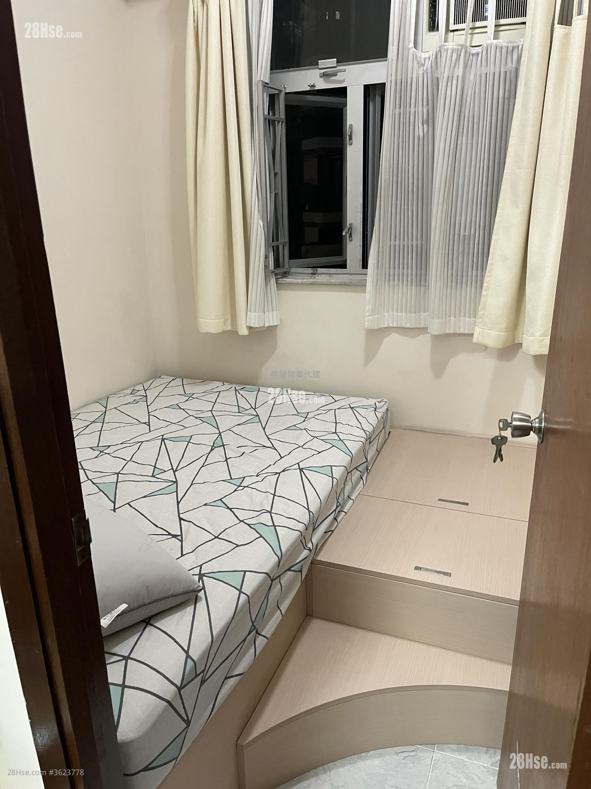 榮林大廈 租盤 2 房 270 平方呎