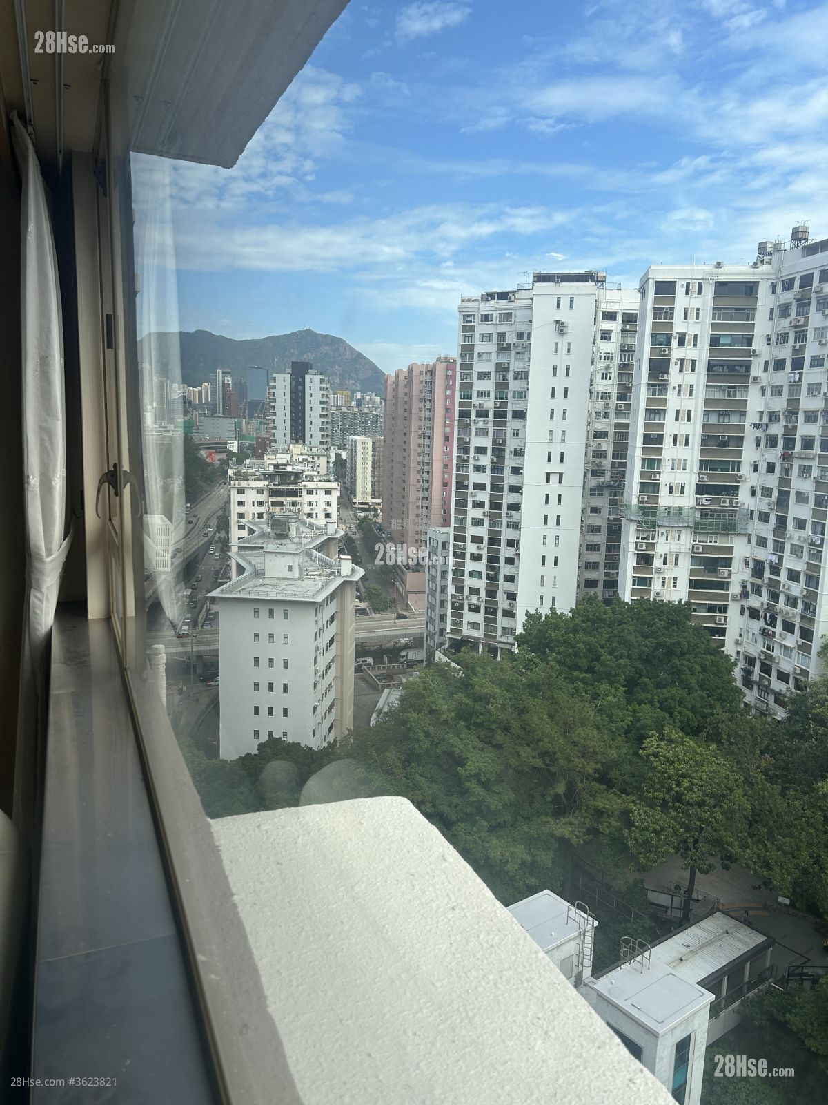 Yee On Court Sell 3 Bedrooms , 3 Bathrooms 976 ft²