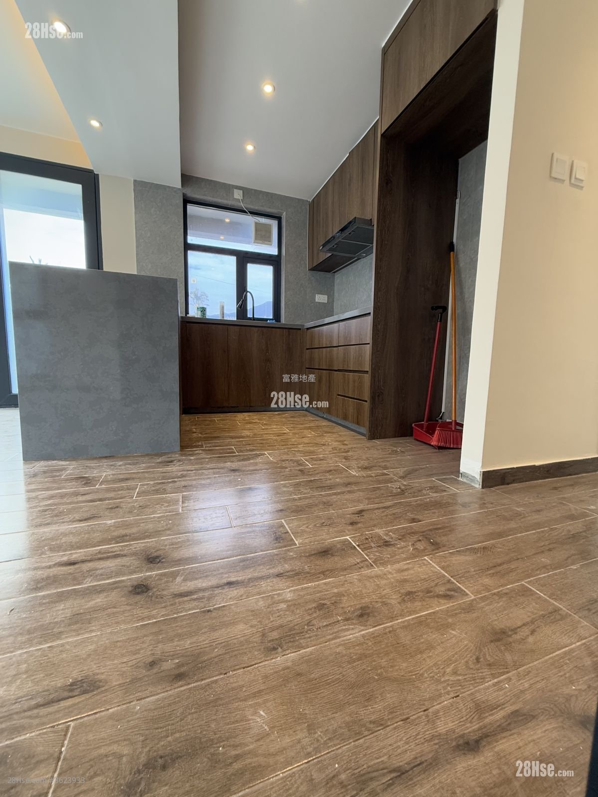 下輋 售盤 700 平方呎