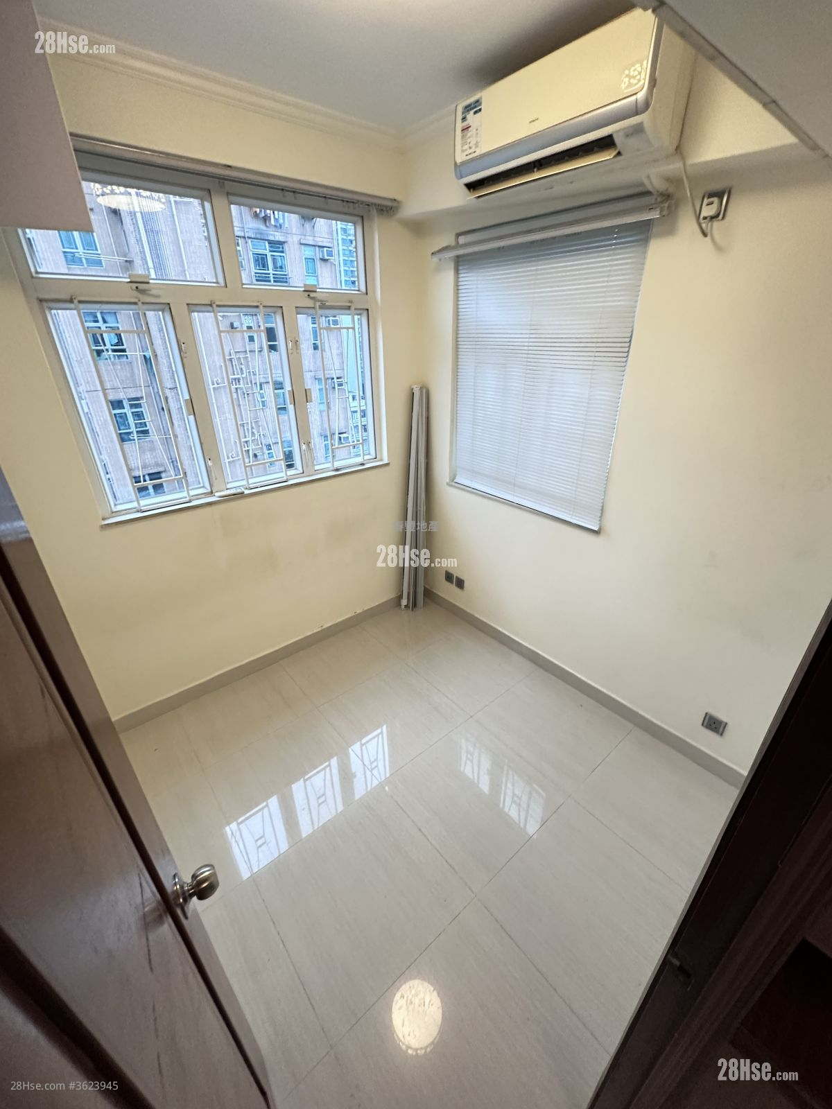 Hang Tat Building Rental 2 Bedrooms , 1 Bathroom 360 ft² Hang Tat Building Rental 2 Bedrooms , 1 Bathroom 360 ft²