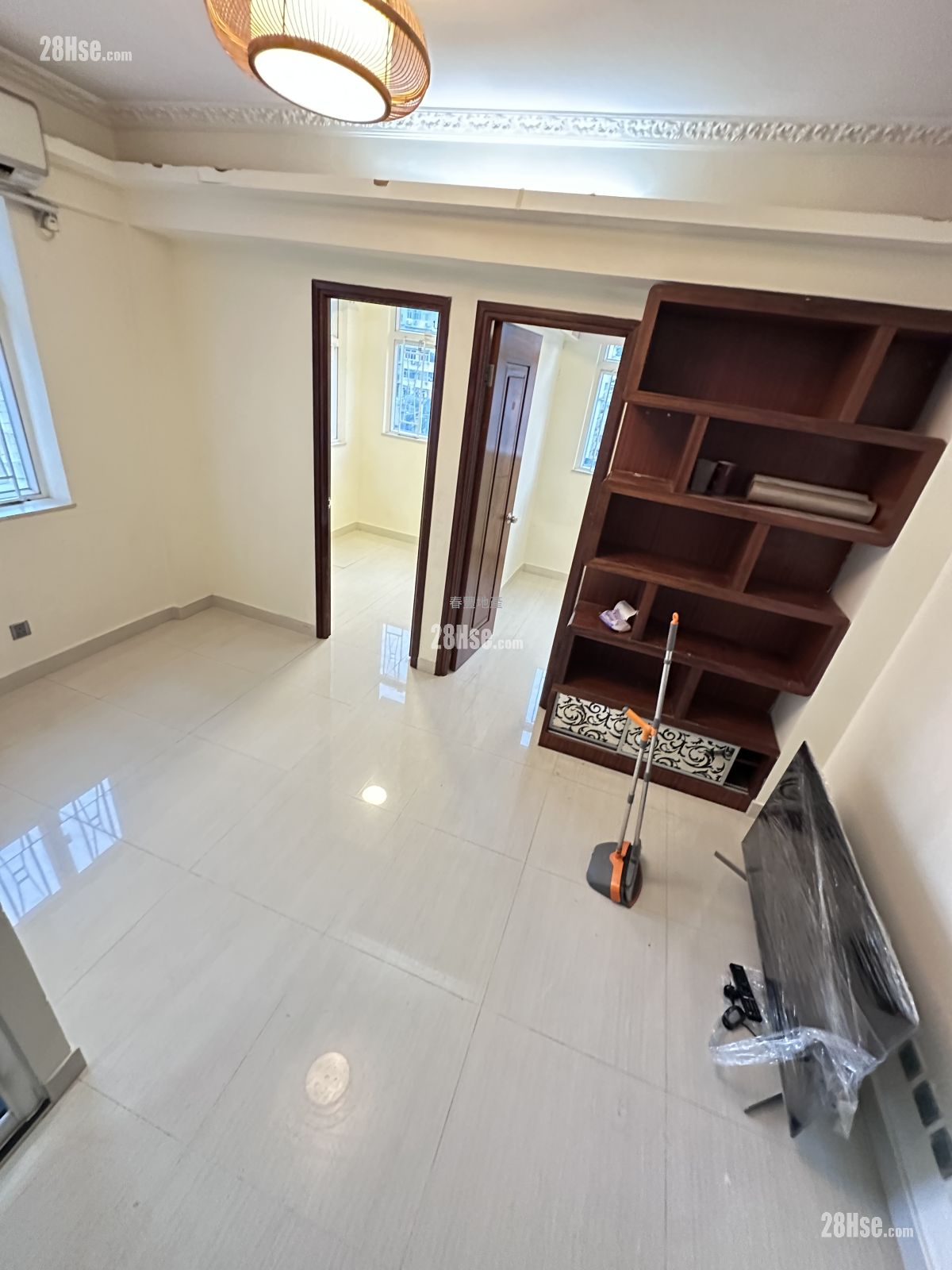 living room: Hang Tat Building Rental 2 Bedrooms , 1 Bathroom 360 ft² living room: Hang Tat Building Rental 2 Bedrooms , 1 Bathroom 360 ft²