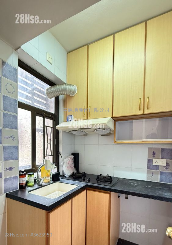 Wai Wah Centre Sell 2 Bedrooms 358 ft² Wai Wah Centre Sell 2 Bedrooms 358 ft²