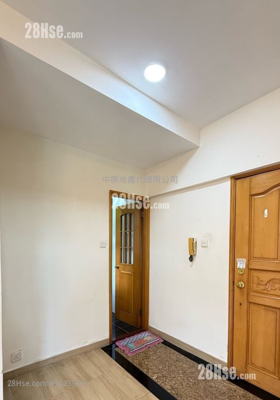 Wai Wah Centre Sell 2 Bedrooms 358 ft²