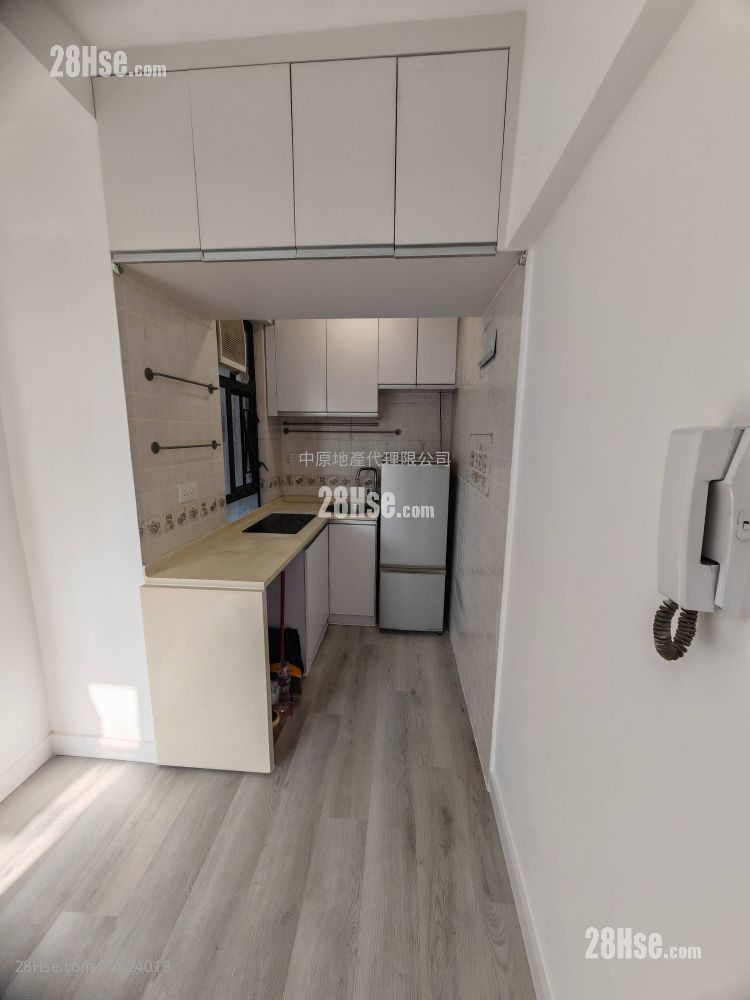 Wai Wah Centre Sell 2 Bedrooms 358 ft²