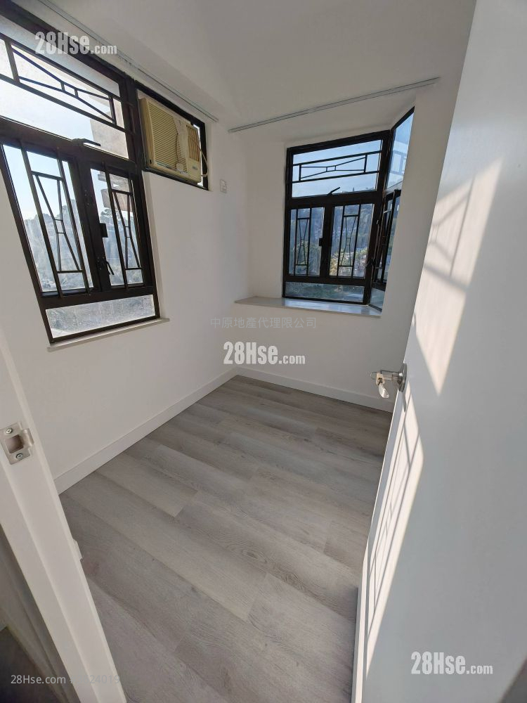 Wai Wah Centre Sell 2 Bedrooms 358 ft² Wai Wah Centre Sell 2 Bedrooms 358 ft²