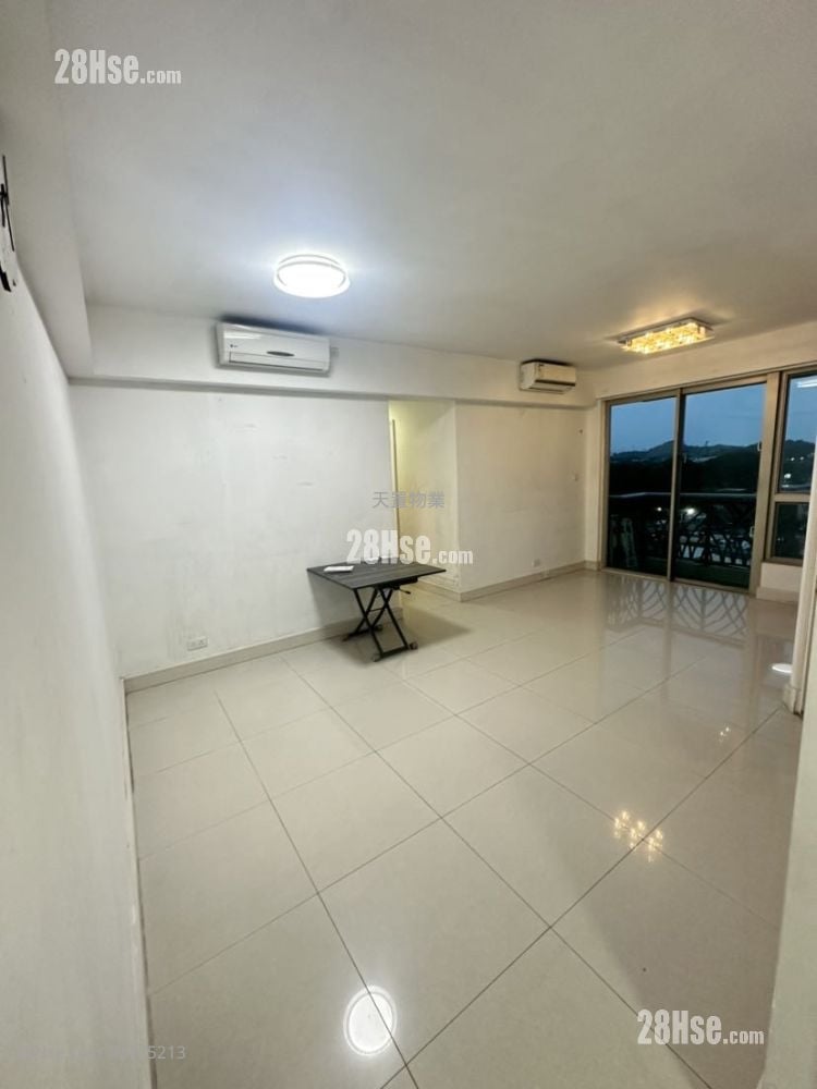 Uptown Rental 3 Bedrooms , 2 Bathrooms 765 ft²