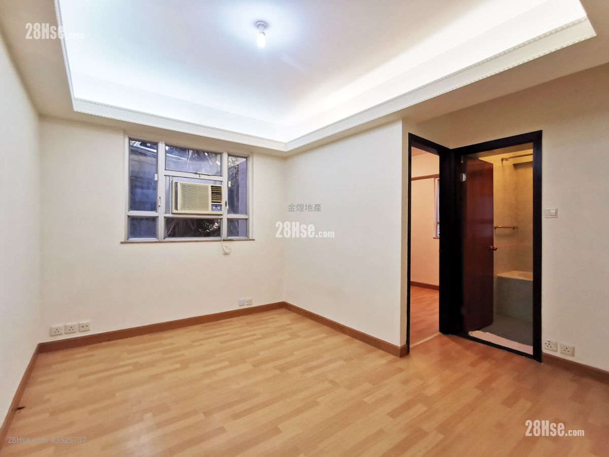 King's Court Sell 1 Bedroom , 1 Bathroom 325 ft²