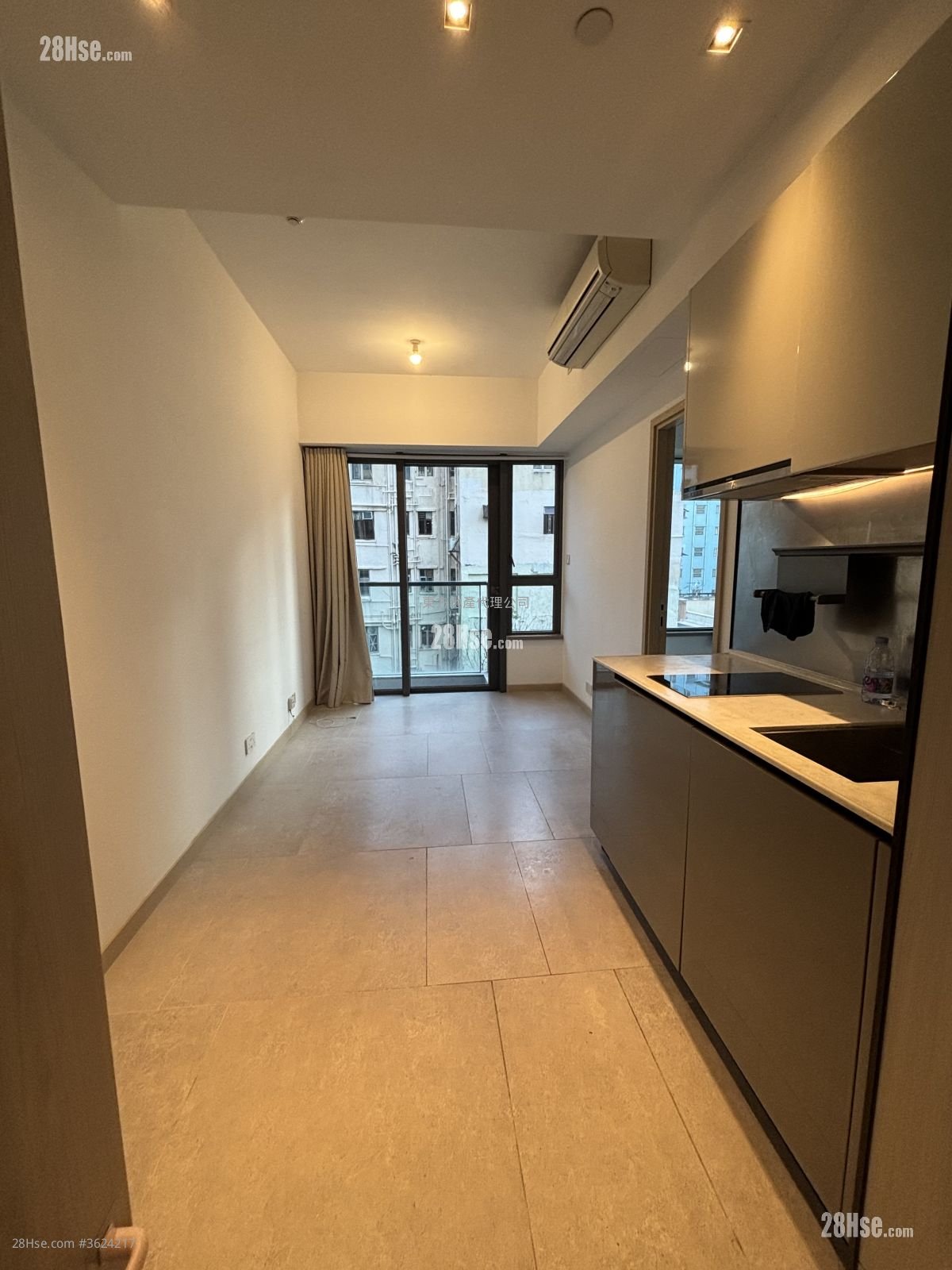 Downtown 38 Rental 1 Bedroom , 1 Bathroom 300 ft²