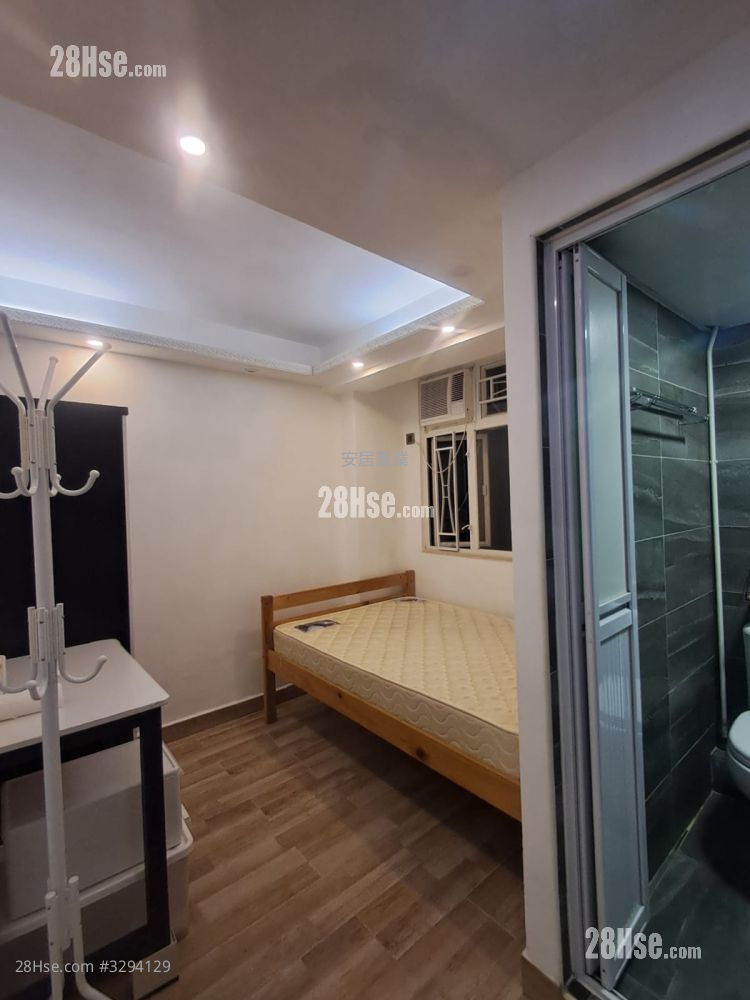 Hillview Court Rental Studio 130 ft²