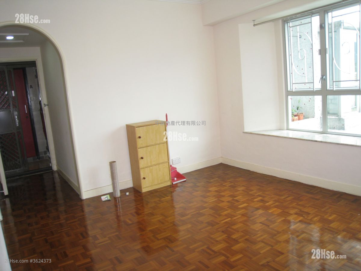 Uptown Plaza Rental 489 ft²