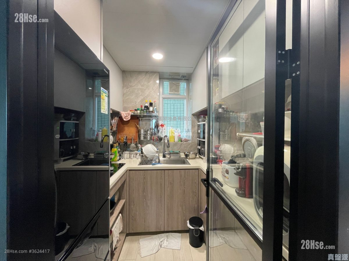 Metro Town Rental 3 Bedrooms , 2 Bathrooms 678 ft² Metro Town Rental 3 Bedrooms , 2 Bathrooms 678 ft²