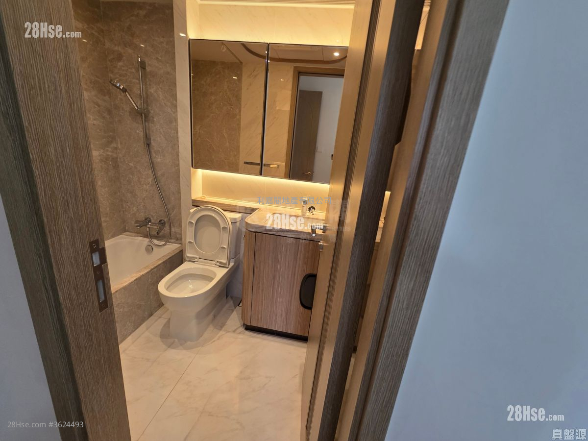 Upper River Bank Rental 658 ft² Upper River Bank Rental 658 ft²