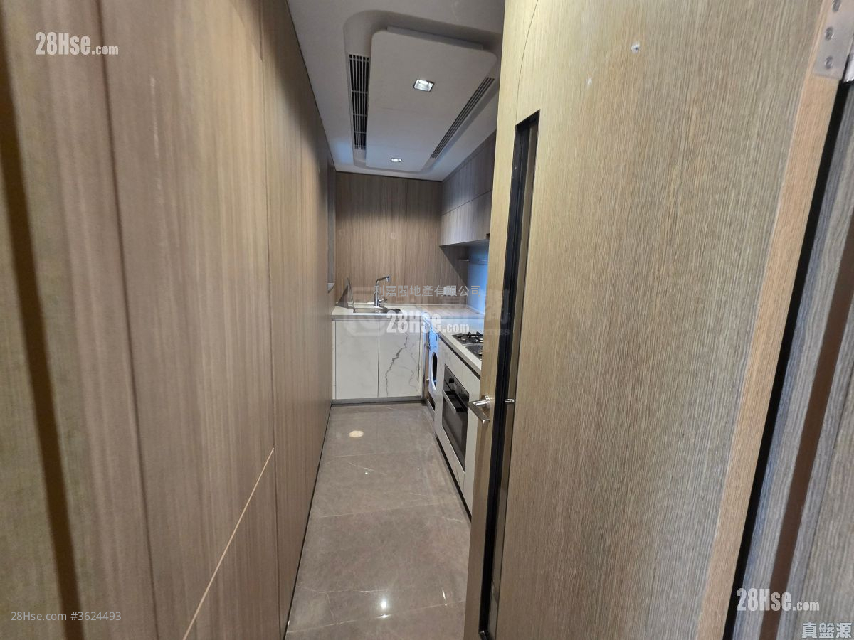 Upper River Bank Rental 658 ft² Upper River Bank Rental 658 ft²