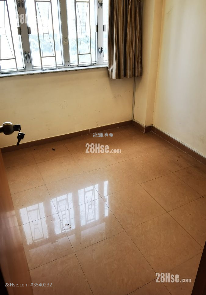興華大廈 租盤 2 房 , 1 浴室 350 平方呎