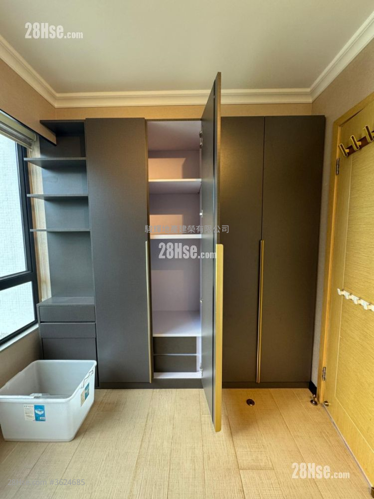 Foursquare Mansion Rental 2 Bedrooms , 1 Bathroom 563 ft² Foursquare Mansion Rental 2 Bedrooms , 1 Bathroom 563 ft²