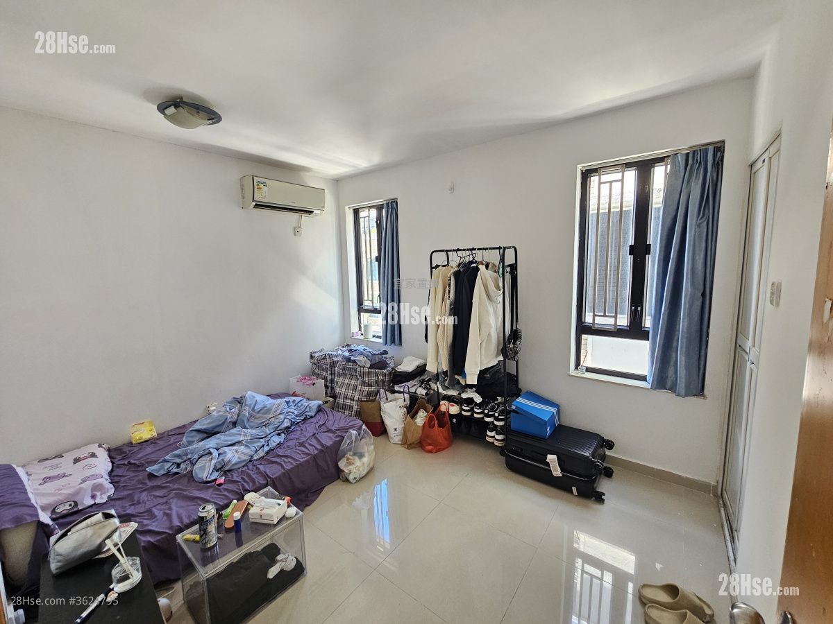 村屋 售盤 5+ 房 , 4 浴室 1,200 平方呎 村屋 售盤 5+ 房 , 4 浴室 1,200 平方呎