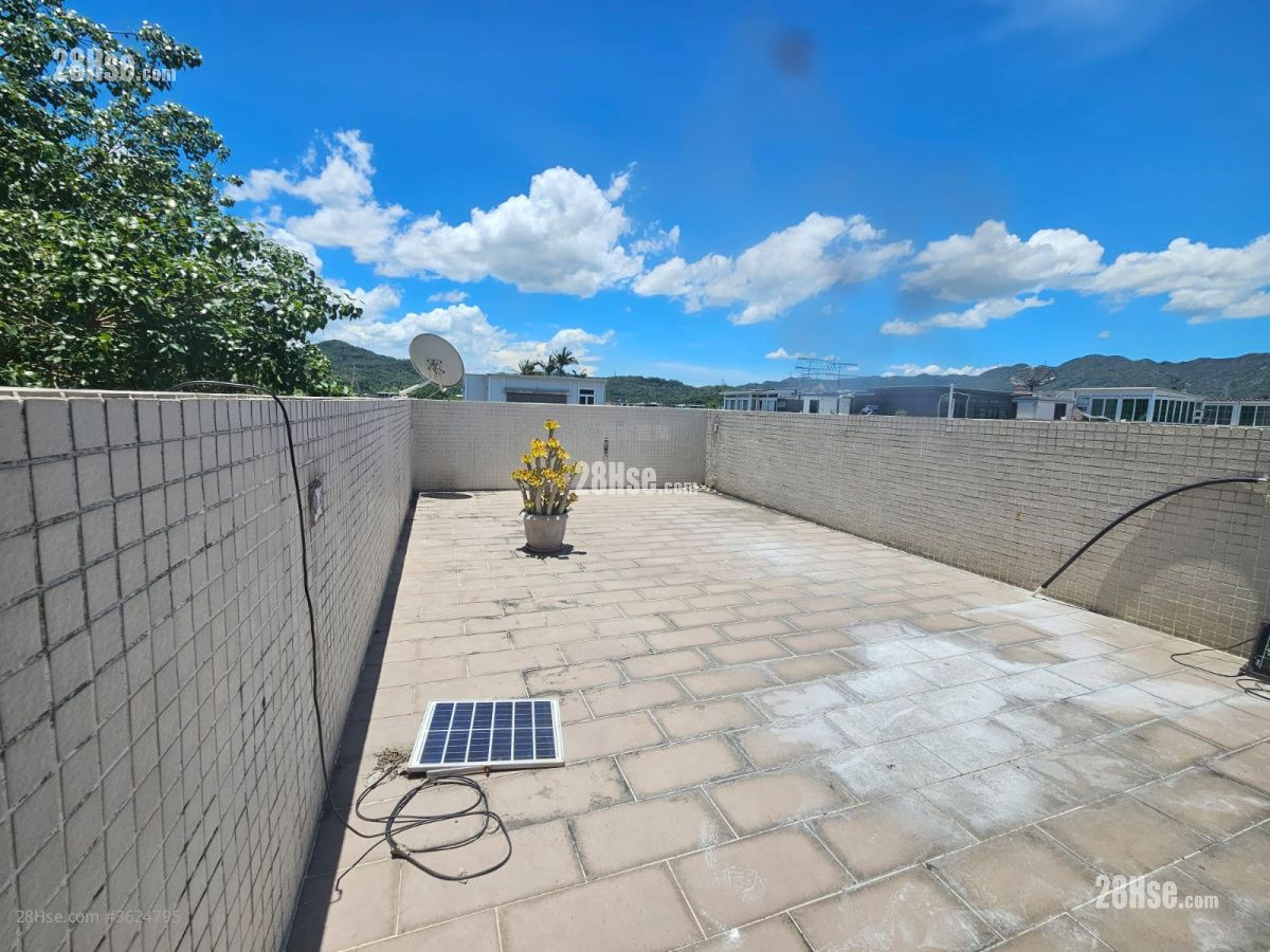 村屋 售盤 5+ 房 , 4 浴室 1,200 平方呎 村屋 售盤 5+ 房 , 4 浴室 1,200 平方呎