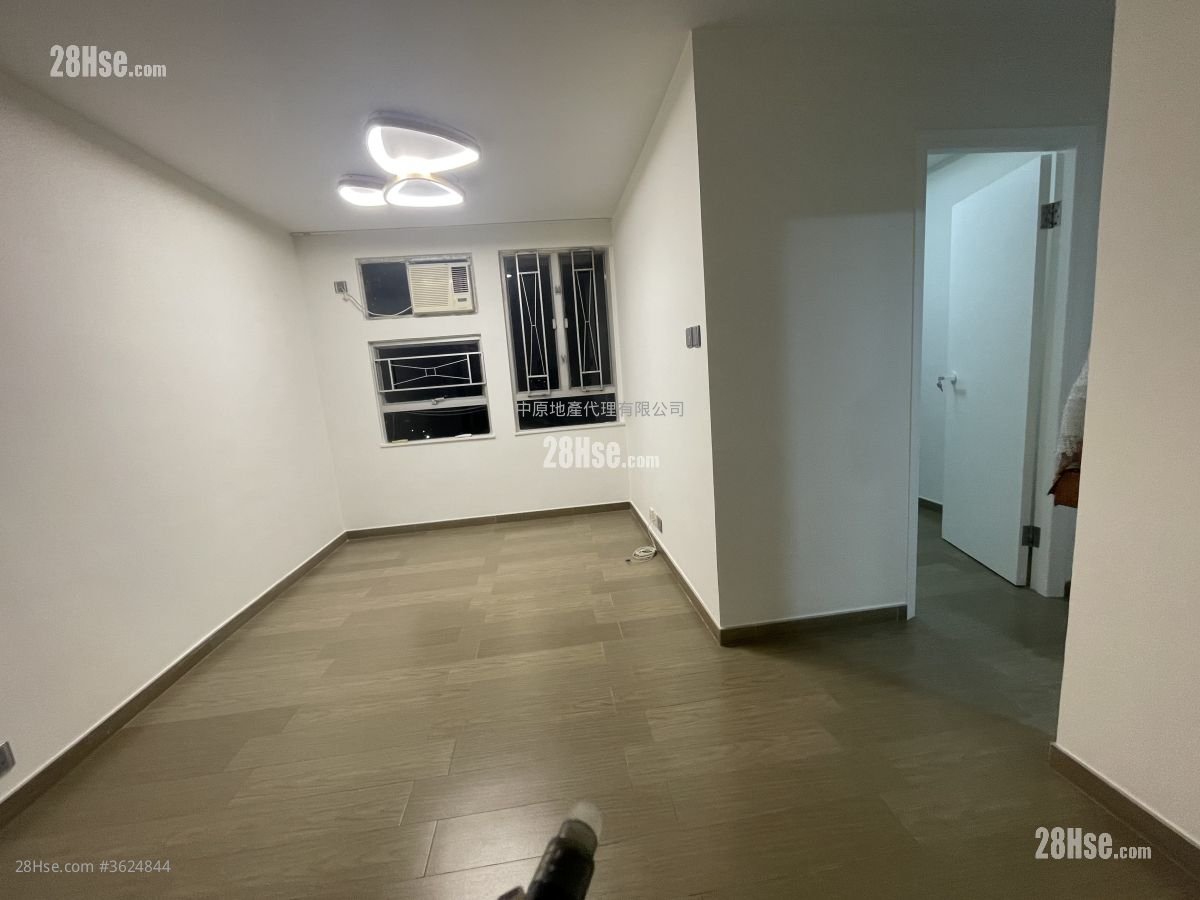 Siu Hong Court Sell 2 Bedrooms 447 ft²