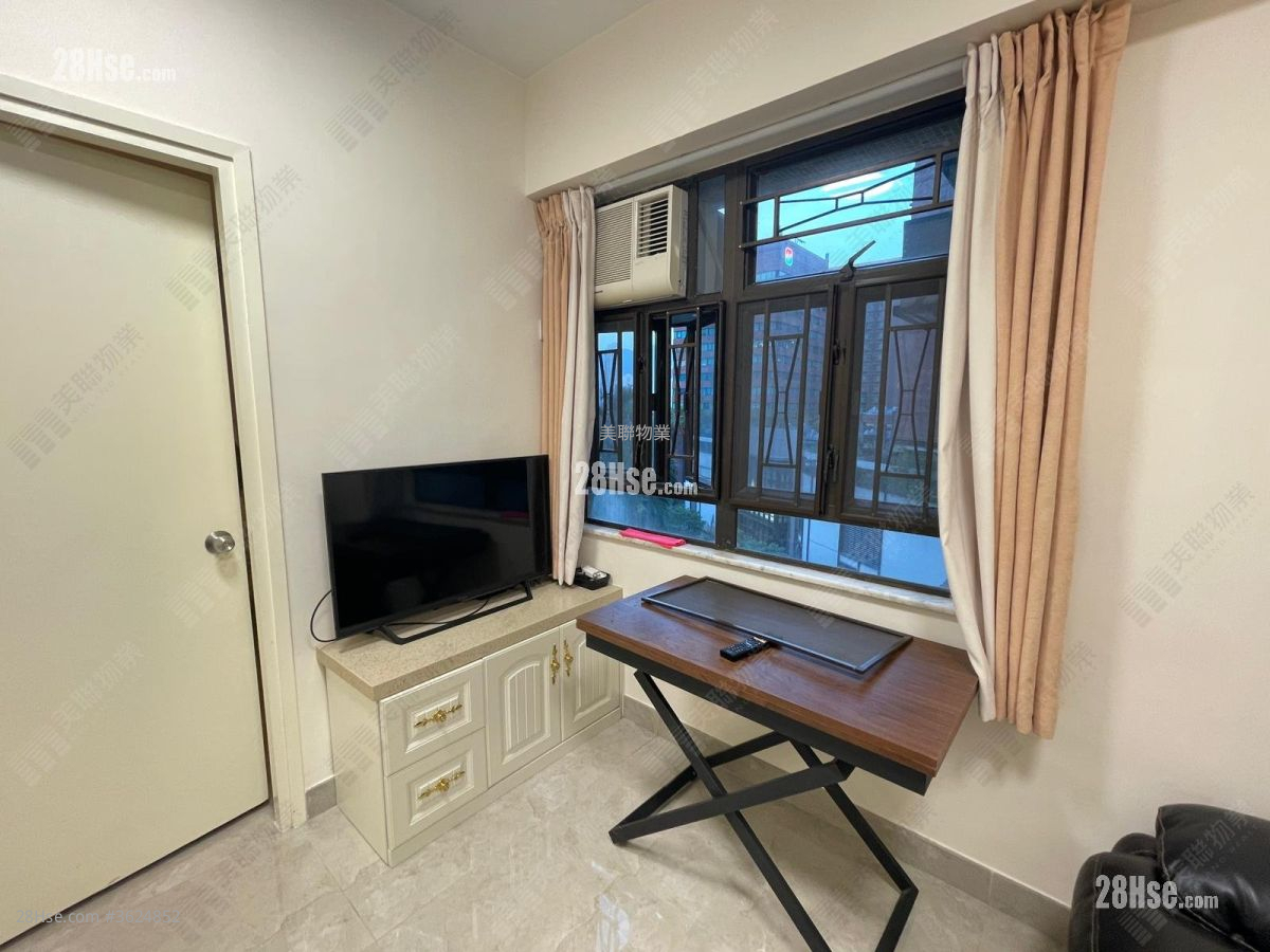 Wai Wah Centre Sell 1 Bedroom 297 ft²