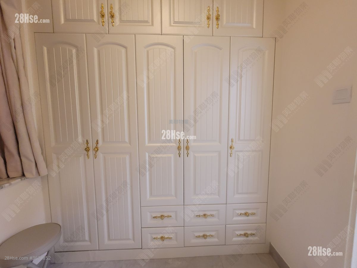 Wai Wah Centre Sell 1 Bedroom 297 ft² Wai Wah Centre Sell 1 Bedroom 297 ft²