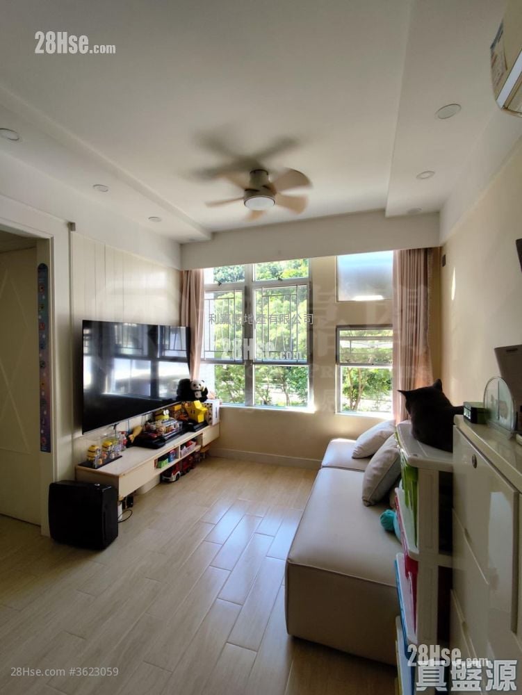 Choi Ming Court Sell 3 Bedrooms , 2 Bathrooms 650 ft²
