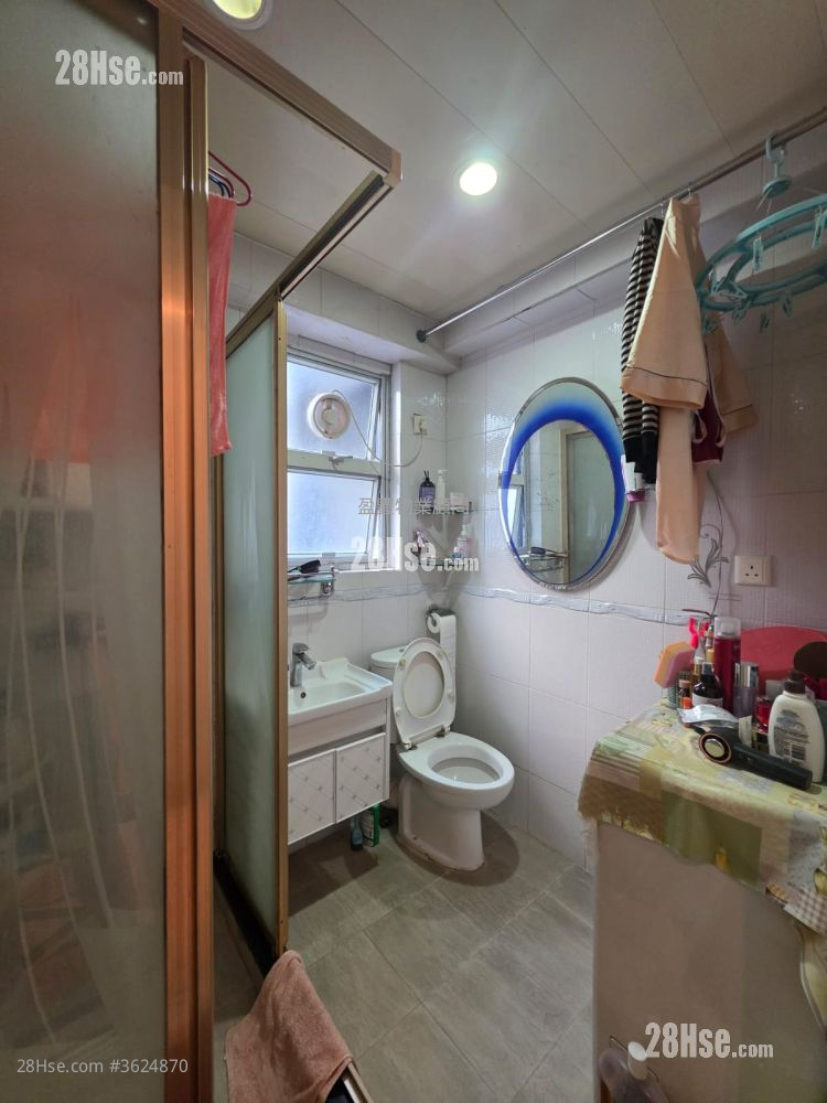 浴室: 宜安大廈 售盤 3 房 , 1 浴室 621 平方呎 浴室: 宜安大廈 售盤 3 房 , 1 浴室 621 平方呎