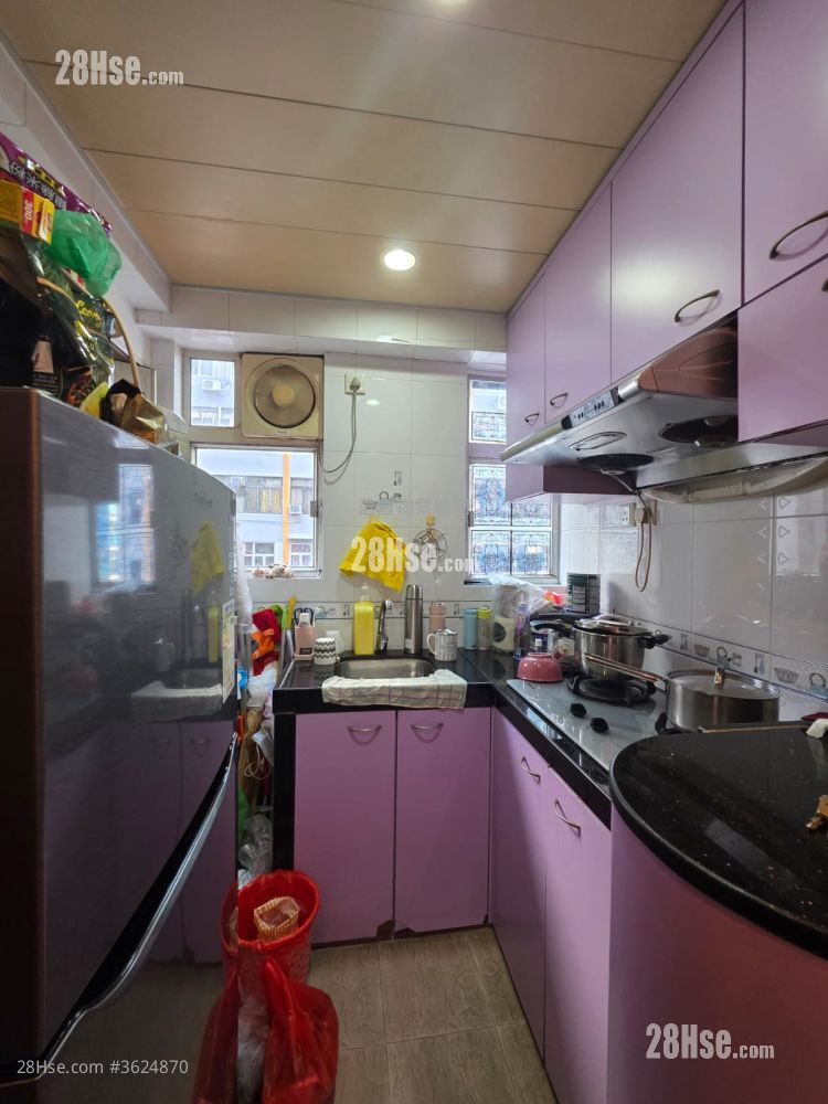 廚房: 宜安大廈 售盤 3 房 , 1 浴室 621 平方呎 廚房: 宜安大廈 售盤 3 房 , 1 浴室 621 平方呎