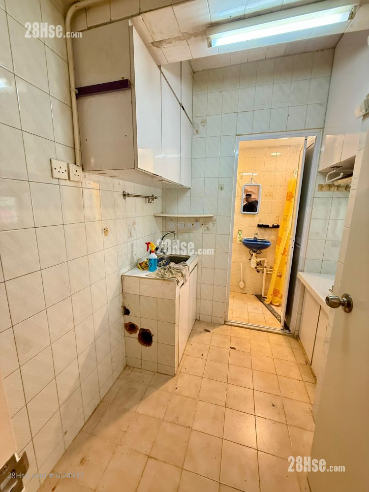 興華大廈 租盤 2 房 , 1 浴室 350 平方呎 興華大廈 租盤 2 房 , 1 浴室 350 平方呎