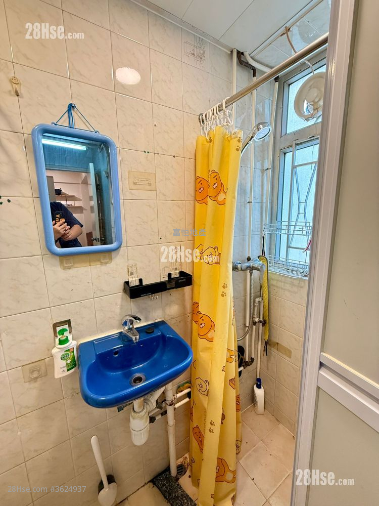 興華大廈 租盤 2 房 , 1 浴室 350 平方呎 興華大廈 租盤 2 房 , 1 浴室 350 平方呎