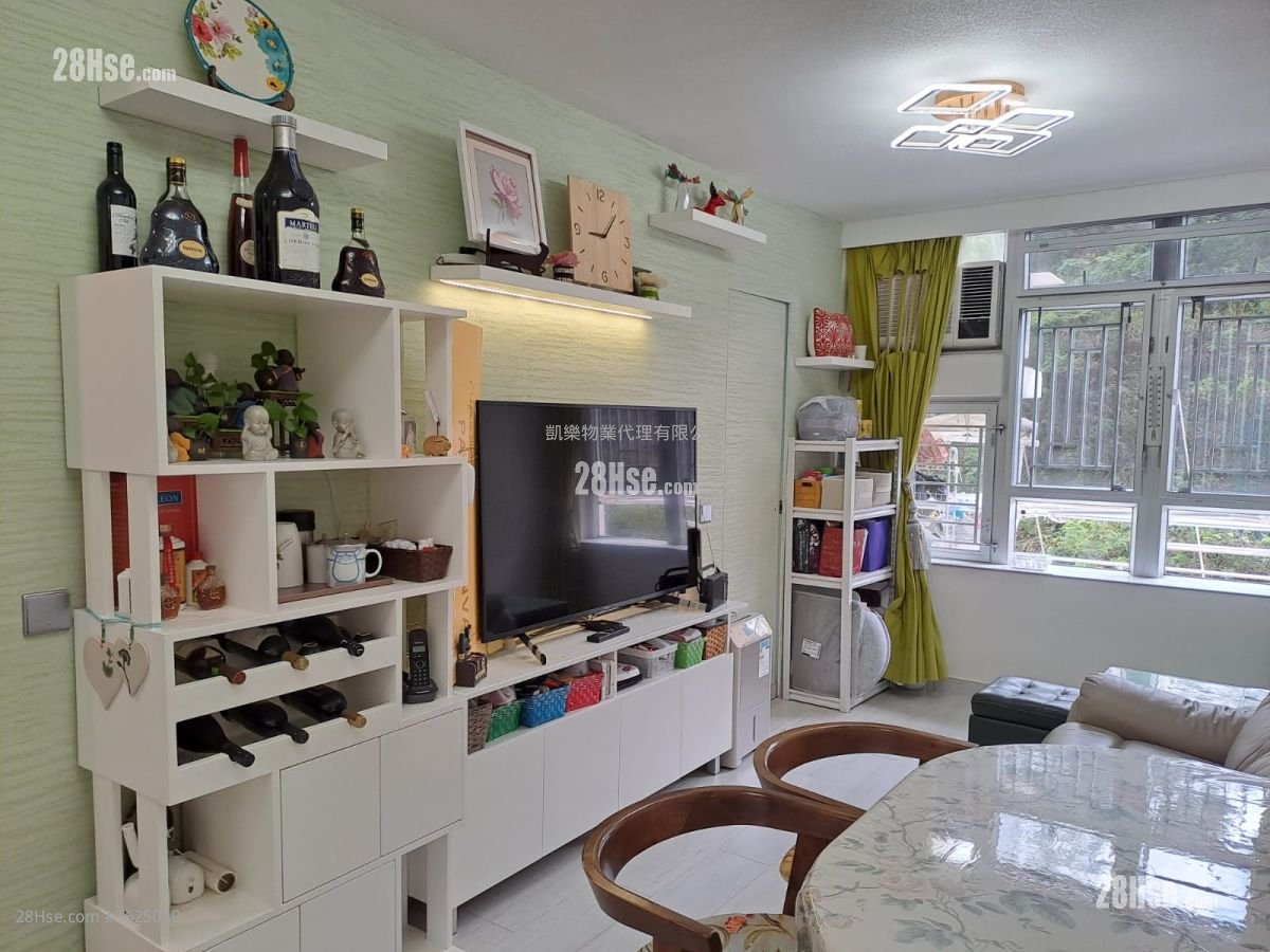 Kwun Tak Court Sell 2 Bedrooms , 1 Bathroom 483 ft²