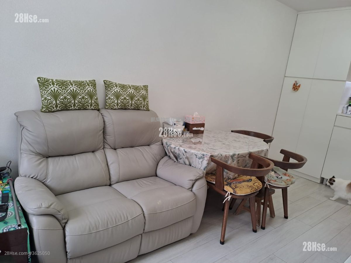 Kwun Tak Court Sell 2 Bedrooms , 1 Bathroom 483 ft² Kwun Tak Court Sell 2 Bedrooms , 1 Bathroom 483 ft²