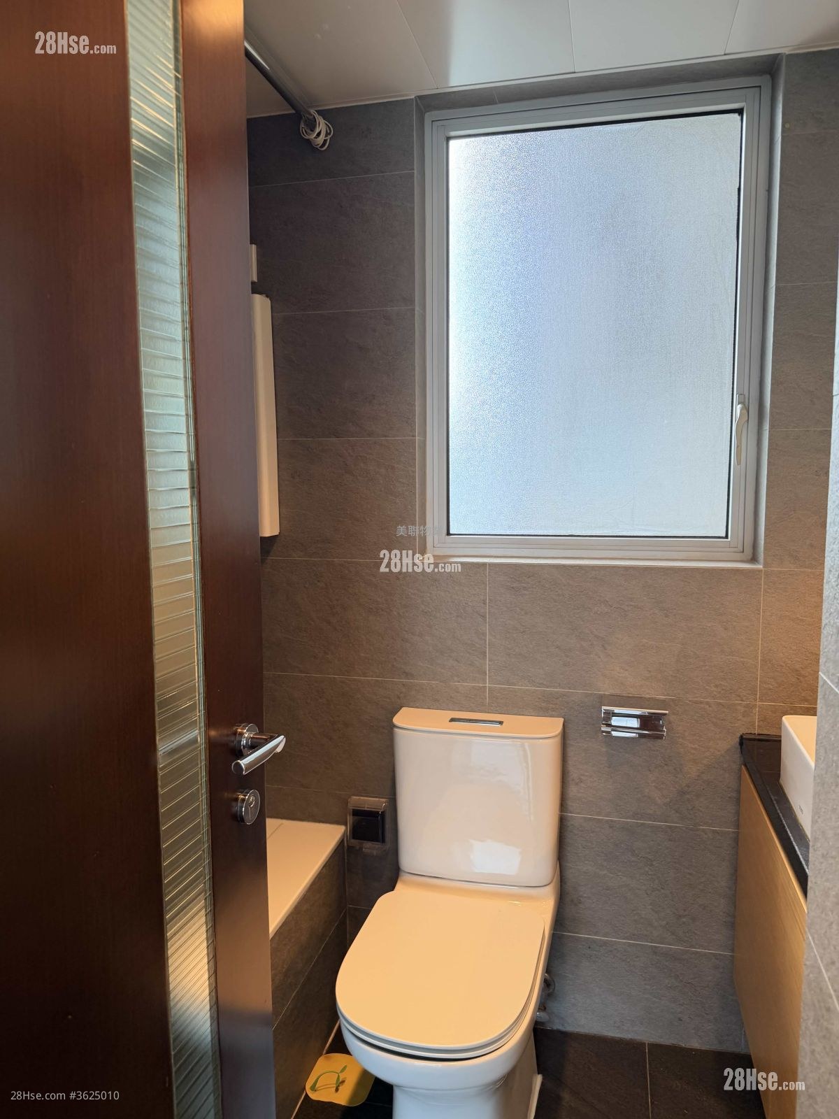 浴室: 君臨天下 租盤 2 房 , 2 浴室 804 平方呎 浴室: 君臨天下 租盤 2 房 , 2 浴室 804 平方呎