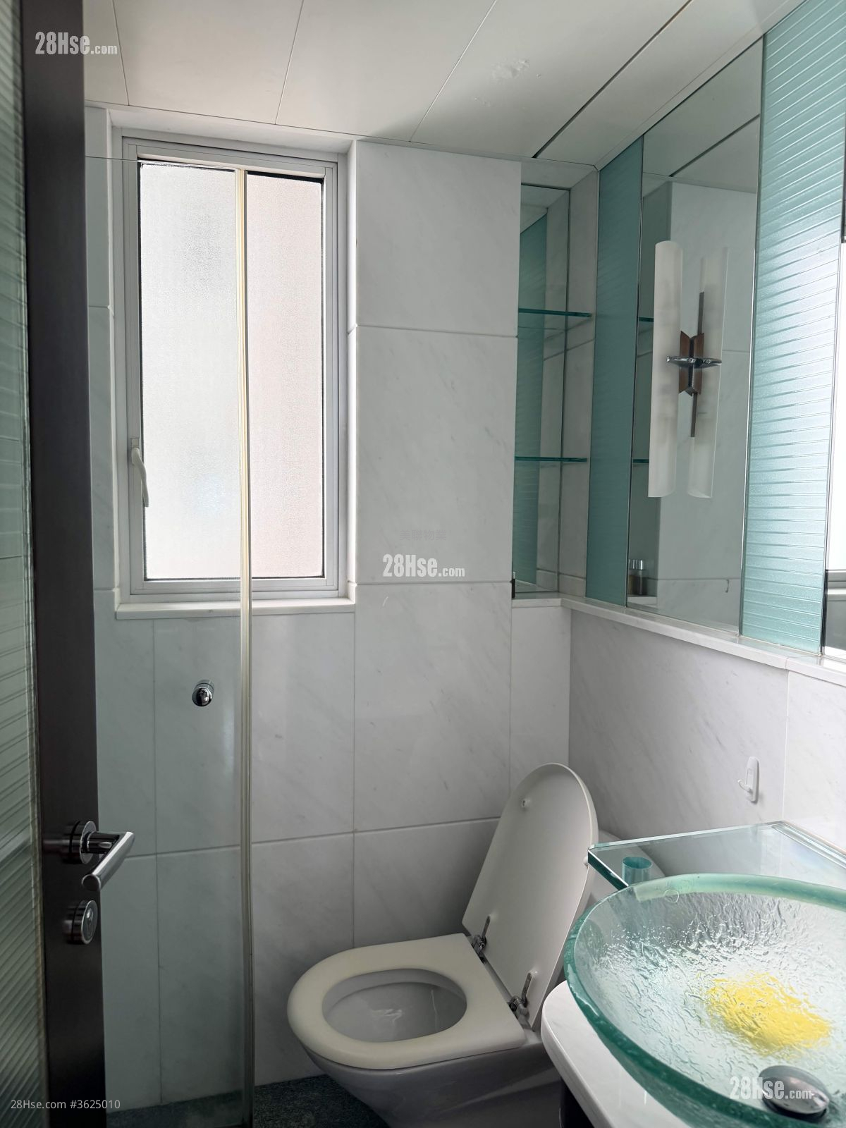 浴室: 君臨天下 租盤 2 房 , 2 浴室 804 平方呎 浴室: 君臨天下 租盤 2 房 , 2 浴室 804 平方呎