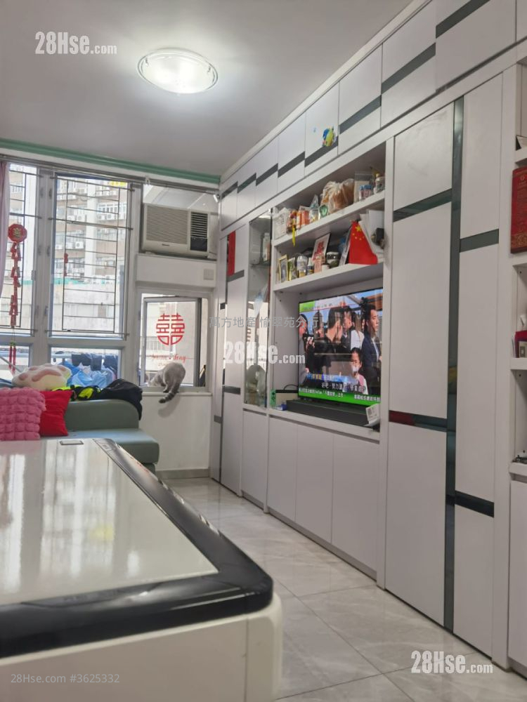 Yuk Wo Court Sell 2 Bedrooms , 1 Bathroom 454 ft²