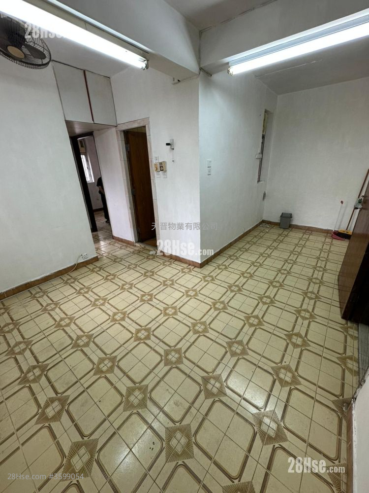 Fok Lin  Building Sell 2 Bedrooms , 1 Bathroom 413 ft²