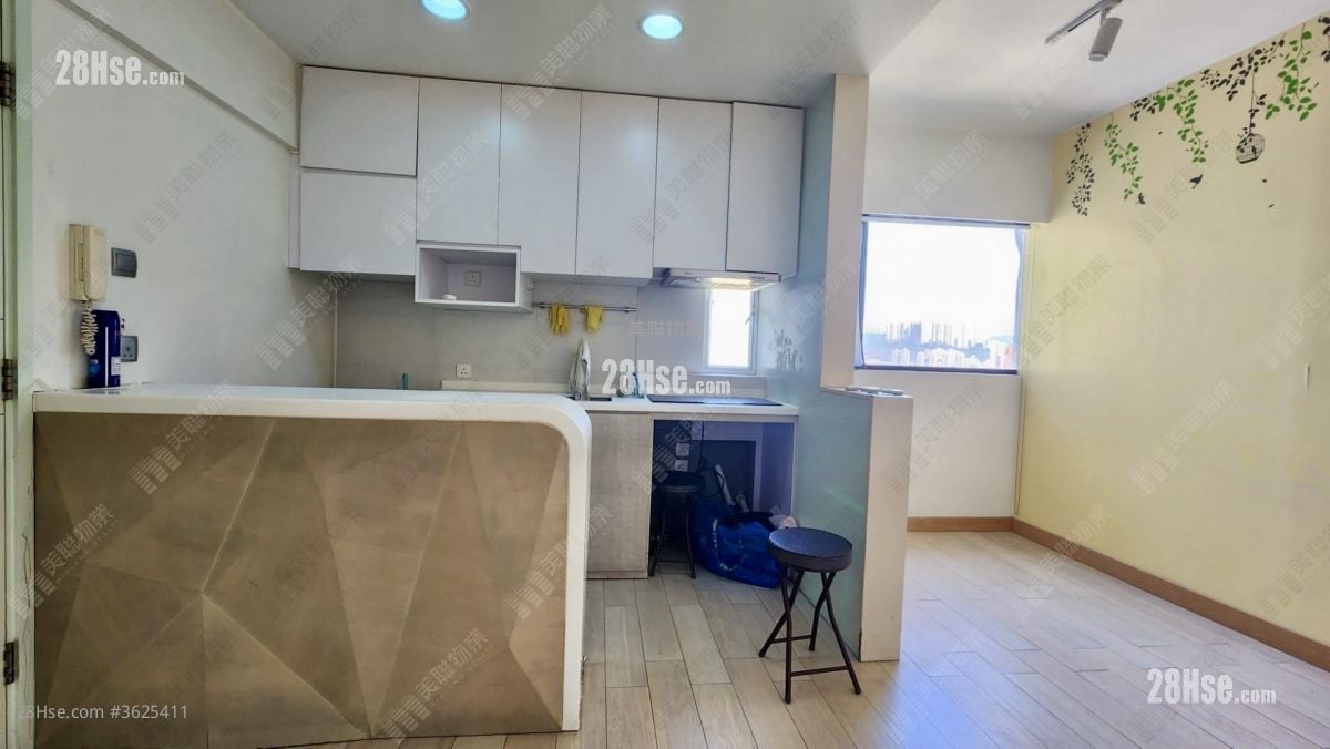 Mayfair Gardens Rental 2 Bedrooms , 1 Bathroom 432 ft²