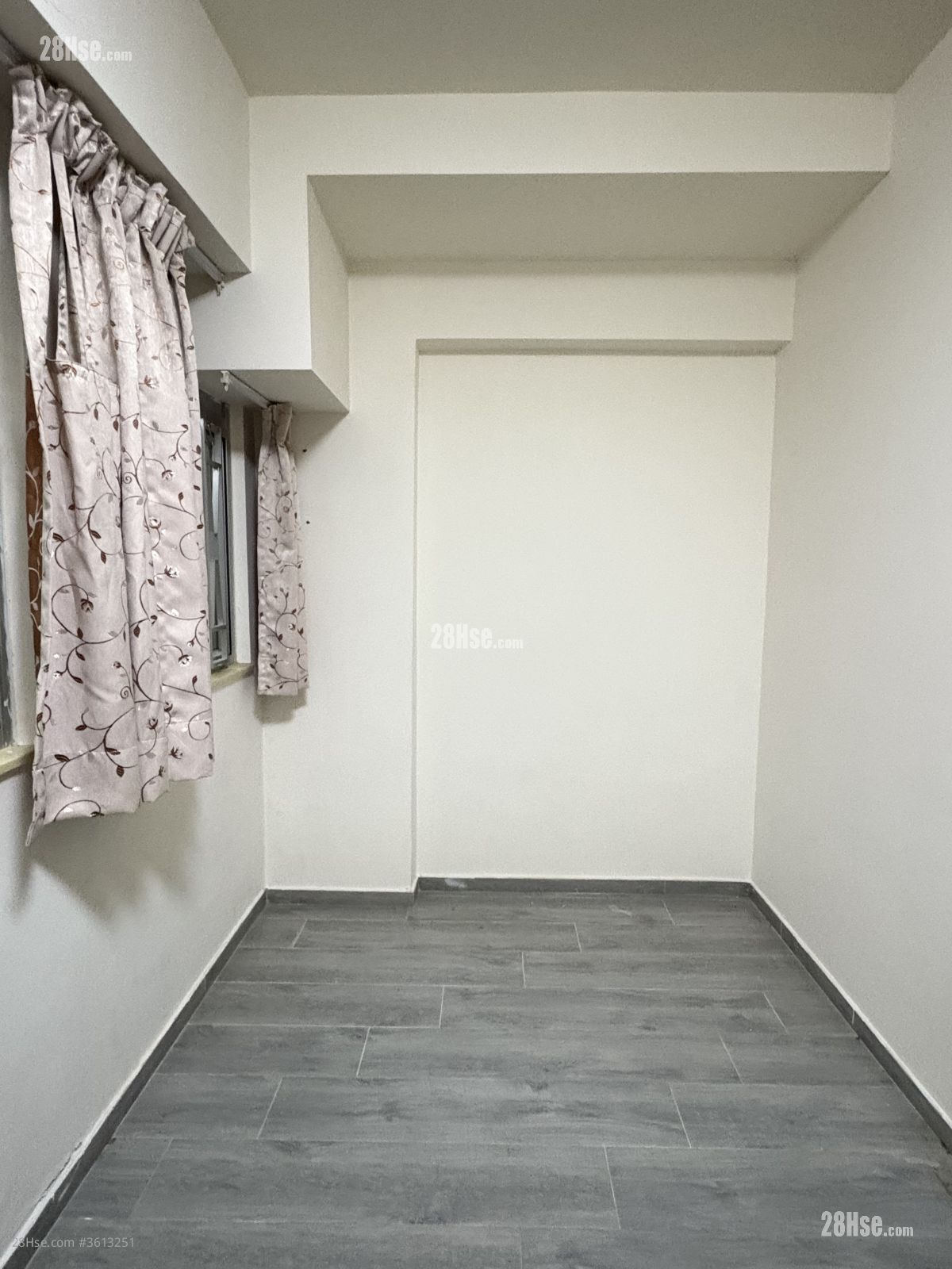 Ming Sau Building Rental 145 ft²