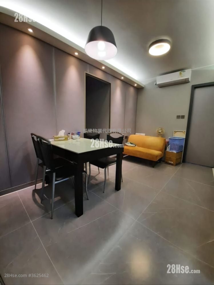 Kwun Tak Court Sell 3 Bedrooms , 2 Bathrooms 568 ft²