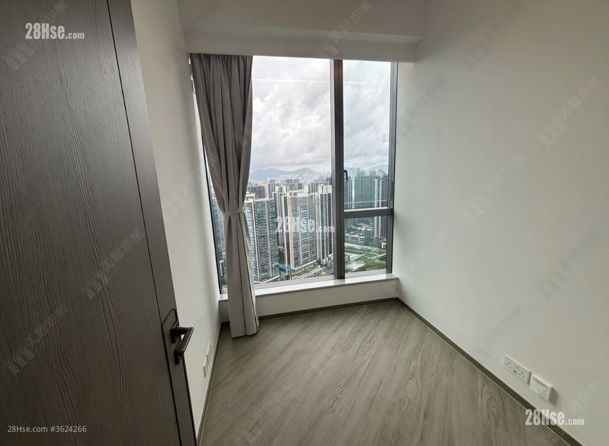 Cullinan Sky Sell 4 Bedrooms , 1 Bathroom 909 ft² Cullinan Sky Sell 4 Bedrooms , 1 Bathroom 909 ft²