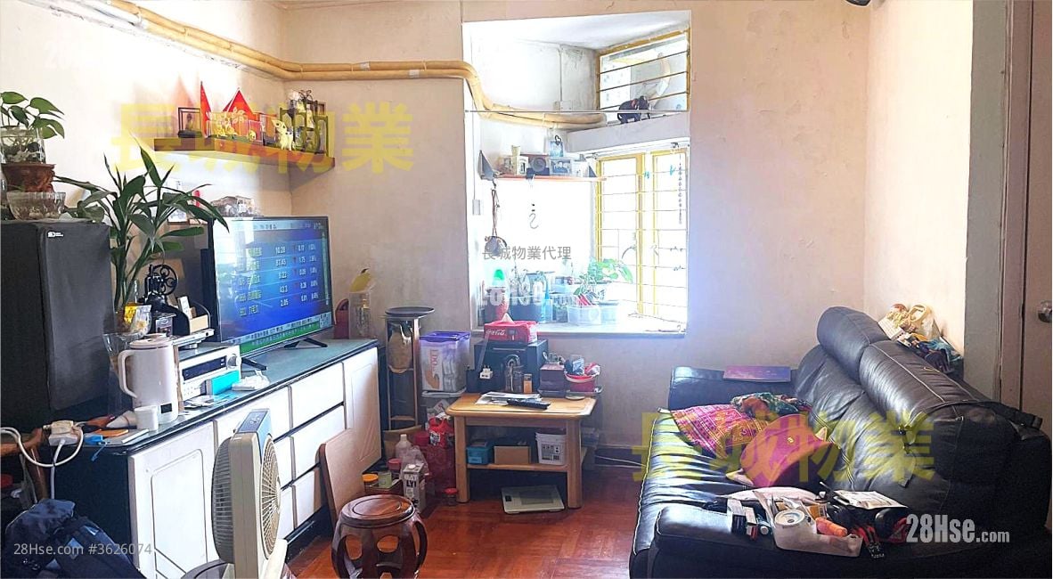 Tak Nga Court Sell 3 Bedrooms , 1 Bathroom 489 ft²