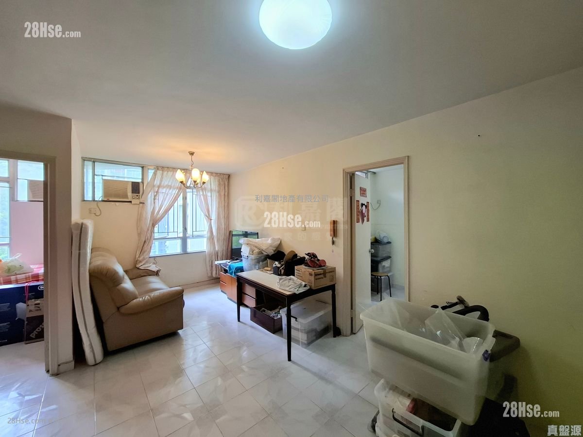 Yu Tung Court Sell 2 Bedrooms , 1 Bathroom 539 ft²
