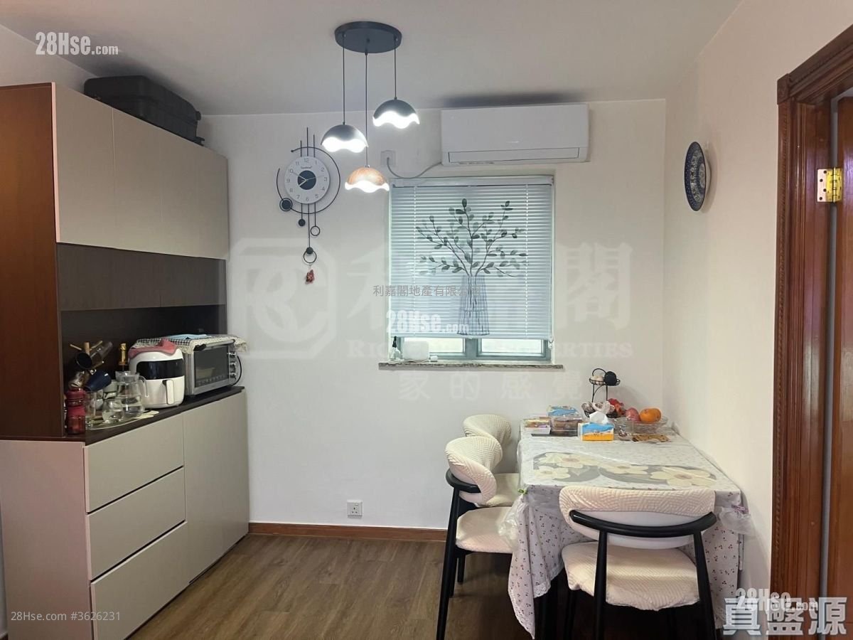 Tung Chung Crescent Sell 2 Bedrooms 544 ft²