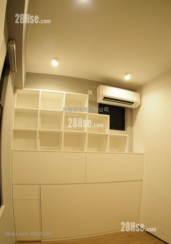 Woodcrest Hill Sell 3 Bedrooms , 2 Bathrooms 936 ft²