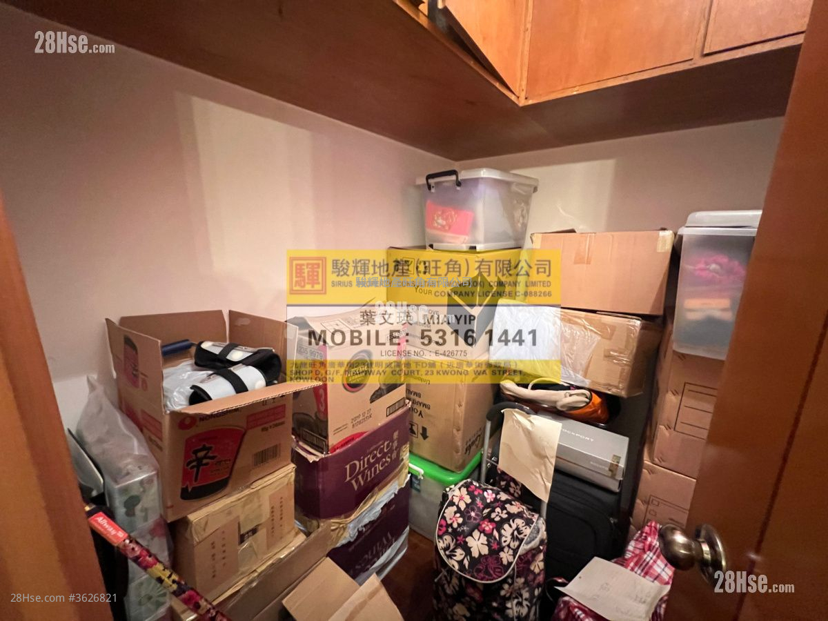 Yan On Building Sell 3 Bedrooms , 1 Bathroom 771 ft² Yan On Building Sell 3 Bedrooms , 1 Bathroom 771 ft²